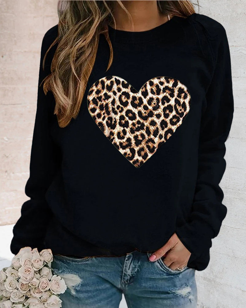 Lenka - Felpa elegante con stampa cuori leopardati 