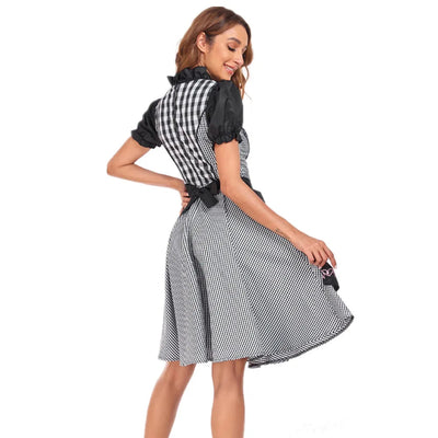 Elegantes Damen-Oktoberfest-Dirndlkleid mit Schürze, traditionellem Design und stilvollen Dekorationen