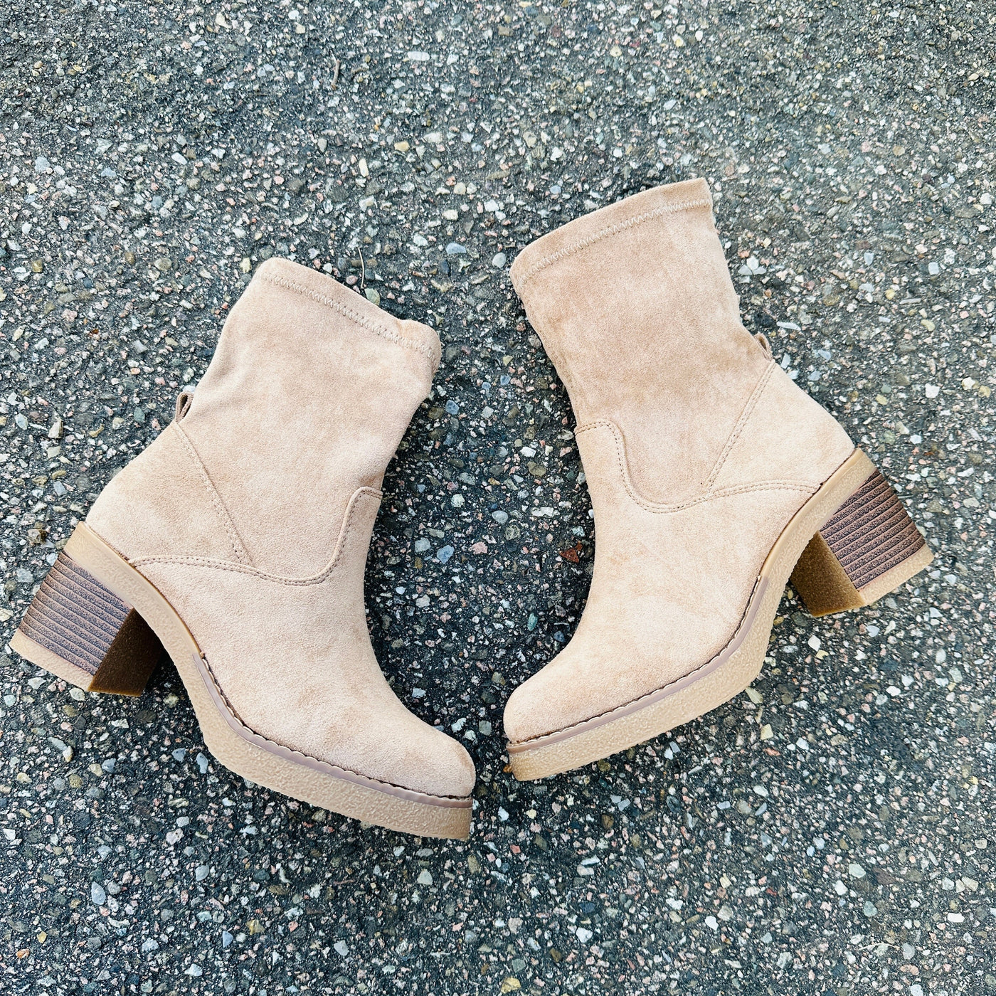 Aida | Klassische Wildlederstiefel mit hohem Absatz