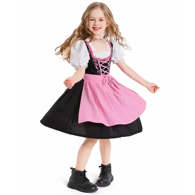 Charmantes Mädchen-Dirndlkleid mit Schürze im authentischen traditionellen Stil