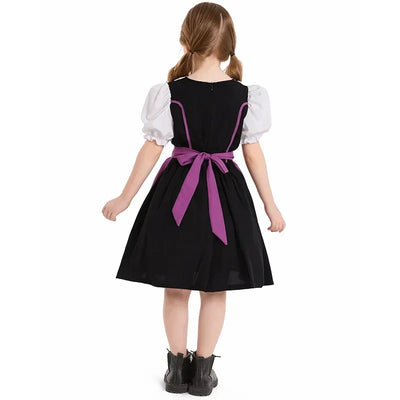 Charmantes Mädchen-Dirndlkleid mit Schürze im authentischen traditionellen Stil