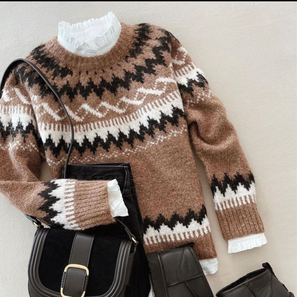 Lilly - Schicker Rundhals-Pullover mit langen Ärmeln in Taupe