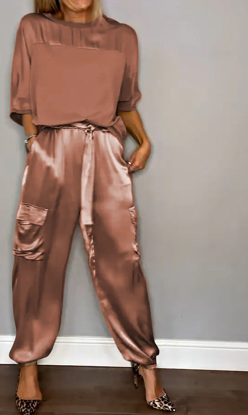 Sandra™ | Abito da donna 2 pezzi con maniche corte e pantaloni realizzato in raso liscio